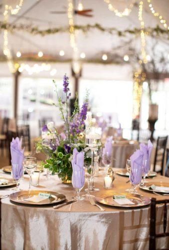 Lavender Wedding Decor Ideas Youll Totally Love ★ See more: https://www.weddingforward.com/lavender-wedding-decor-ideas/8 Lavender Gold And White Wedding Table Settings, Quince Lilac, Lavender Wedding Decor, Purple Lavender Wedding, Lavender Wedding Ideas, Lavender Wedding Theme, Lilac Wedding Bouquet, Beach Wedding Decorations Reception, Purple Wedding Theme