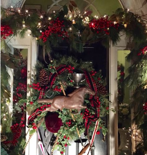 English Country Christmas, Equestrian Christmas, Christmas In The Country, Equestrian Home, Christmas Horse, Front Door Christmas Decorations, Horse Country, Twas The Night Before Christmas, Equestrian Chic