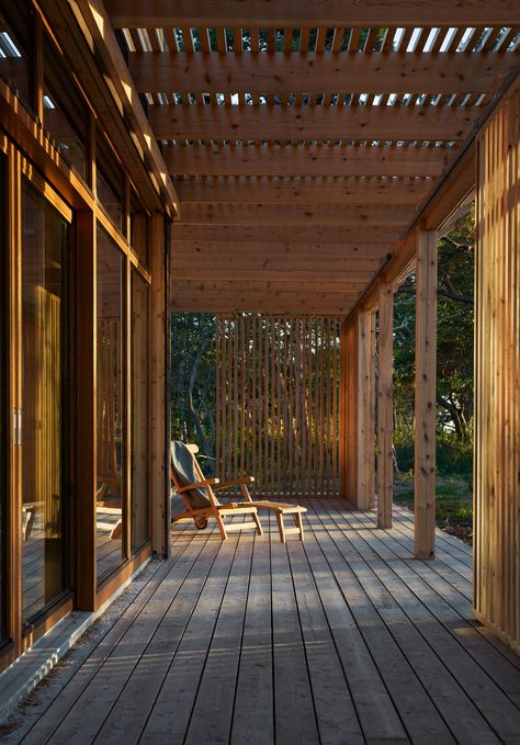 Strandvillan Brissund – M.Arkitektur Muji Hotel, Scandinavia House, Country Lodge, Farmhouse Patio, Urban Design Plan, Wooden Deck, Weekend House, Luxury Cabin, Modular Building