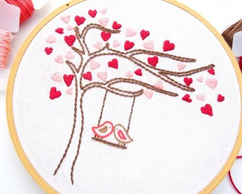 DIY Valentine's Day decor. Love birds hand embroidery pattern Tree Hand Embroidery, Diy Embroidery Projects, Bird Embroidery Pattern, Modern Hand Embroidery Patterns, Valentine Embroidery, Hand Embroidery Patterns Free, Embroidery Hearts, Hand Embroidery Patterns Flowers, Floral Embroidery Patterns