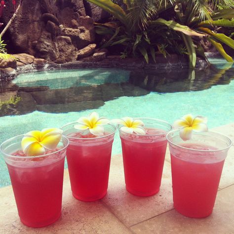 Pink Drinks, Drinks, Pool Party, Flowers, We Heart It, Pink, Swimming, Lost, Pool