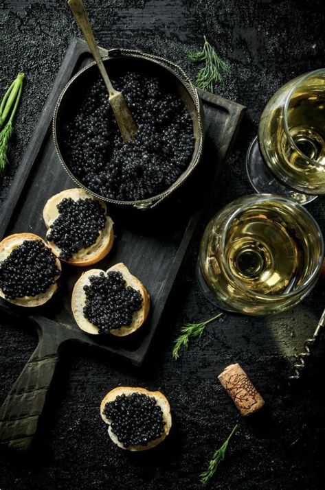 Osetra Caviar, Beluga Caviar, Roasted Fingerling Potatoes, Caviar Recipes, Bread Shop, Black Food, Natural Diet, Delicacy Food, Tasting Party