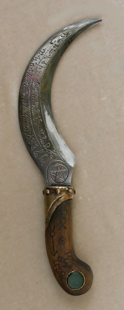 Boline Knife, Curved Knife, Magic Tools, Old Knife, Arte Art Deco, Witches Of East End, Nunchucks, Engraved Knife, Pretty Knives