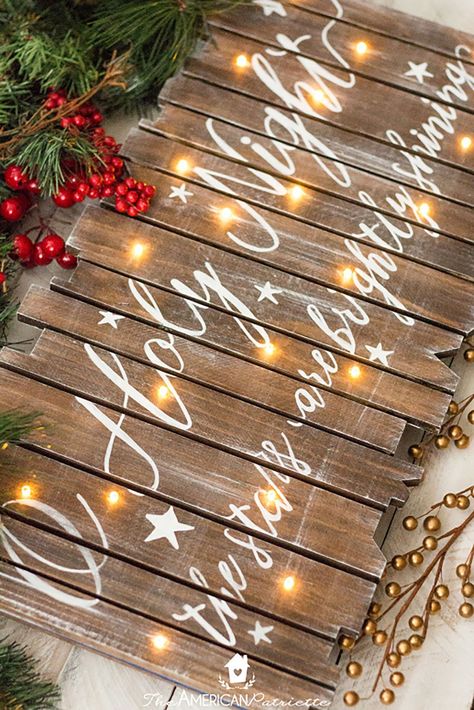 30 Easy Christmas Crafts for Adults to Make - DIY Ideas for Holiday Craft Projects Christmas Sign With Lights, Sign With Lights, Hula Hop, Christmas Boards, Wood Christmas Decorations, Christmas Cozy, Christmas Crafts To Sell, Christmas Crafts For Adults, Cabin Christmas