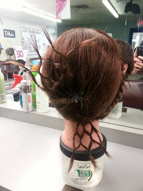 Halloween updo spider's web Halloween Hair Updos, Halloween Updos Hairstyles, Halloween Updos, Spider Hairstyle, Updos For School, Cosmo Hair, Mane Magic, Spooky Hair, Halloween Hairstyles