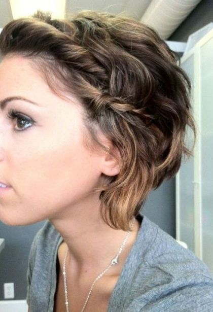 Loose side braid half updo: Pixy Bob, Choppy Bob, Get Glam, Short Hair Trends, Hairstyle Inspiration, Bohol, Penteado Cabelo Curto, Cute Hairstyles For Short Hair, Short Hairstyle