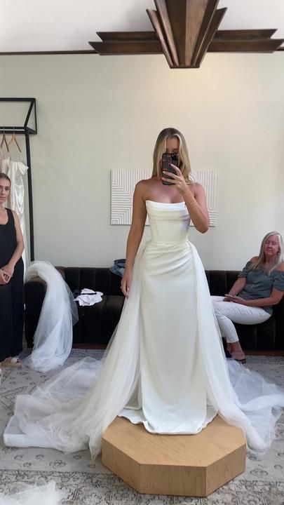 Sarah Seabourne on TikTok Sara Seven Wedding Dress, Sarah Seven Wedding Dress, Sarah Seven Bridal, Brazil Wedding, 2024 Bride, Wedding Dressses, Cool Bride, Sarah Seven, Dress Bridesmaids