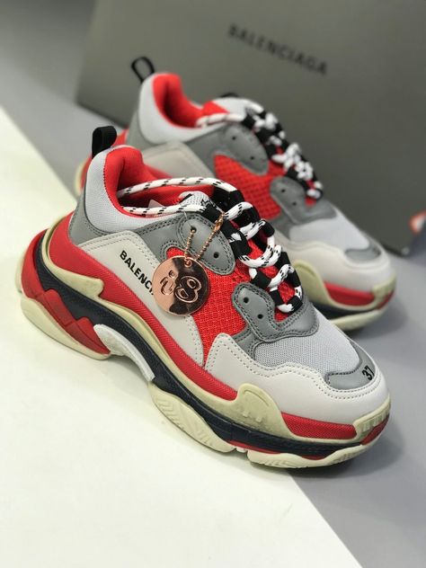 Balenciaga Triple S White, Shoes Balenciaga, Balenciaga Sneakers, Balenciaga Shoes, Balenciaga Triple S, Shoes Color, Saucony Sneaker, Shoe Shop, Tennis Shoes