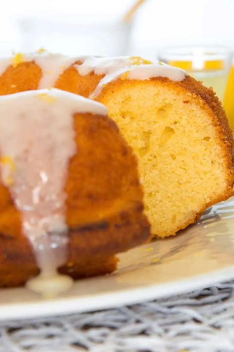 Moist & Tangy Italian Limoncello Cake Italian Limoncello, Limoncello Cake, Limoncello Recipe, Work Recipes, Kentucky Butter Cake, Sponge Cakes, Boxed Cake, Boozy Desserts, Baking Cakes