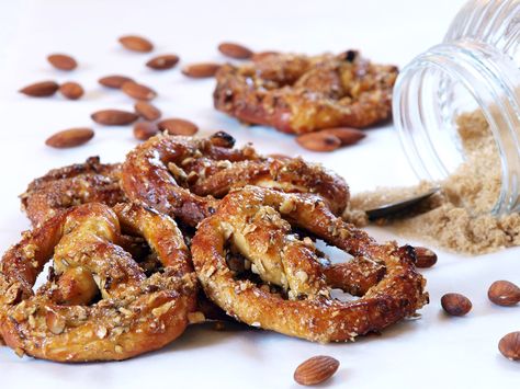 Almond Toffee Pretzels Almond Pretzel Recipe, Toffee Pretzels, Pretzel Recipes, Pretzel Toffee, Cinnamon Sugar Pretzels, Sweet Bread Rolls, Pretzel Recipe, Auntie Annes, Almond Toffee