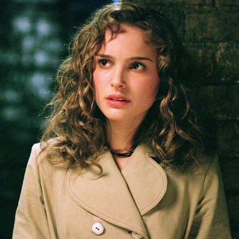 Natalie Portman Star Wars, V For Vendetta 2005, The Face Magazine, V For Vendetta, Heart Face, Beauty Goals, Photoshoot Themes, Womens Fashion Inspiration