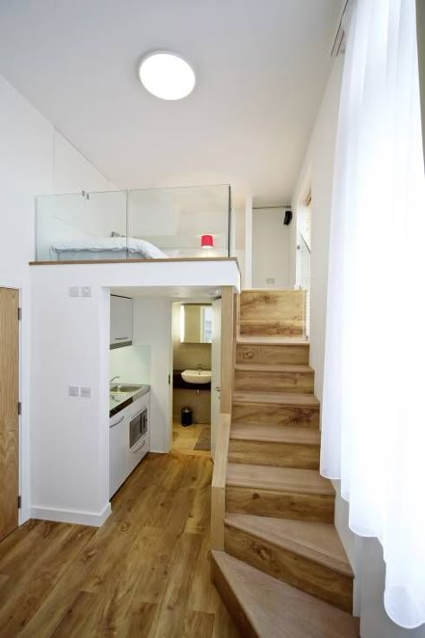 Student Accommodation - SW10: Modern Corridor, hallway & stairs by Ceetoo Architects Tiny Loft, Best Bedroom Designs, Loft House Design, Mini Loft, Tiny House Inspiration, Tiny Apartments, Small Apartment Design, Student House, Small Space Design