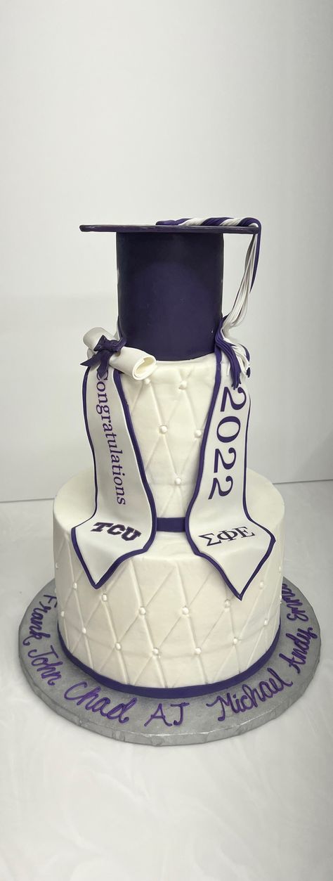 Pastel Graduation Cake, Grad Cakes Ideas, College Graduation Cake For Women, Tcu Graduation Party, Graduation Cake Designs High Schools, Purple Graduation Cake, Purple Graduation Party Ideas, College Grad Party Decor, High School Graduation Cakes