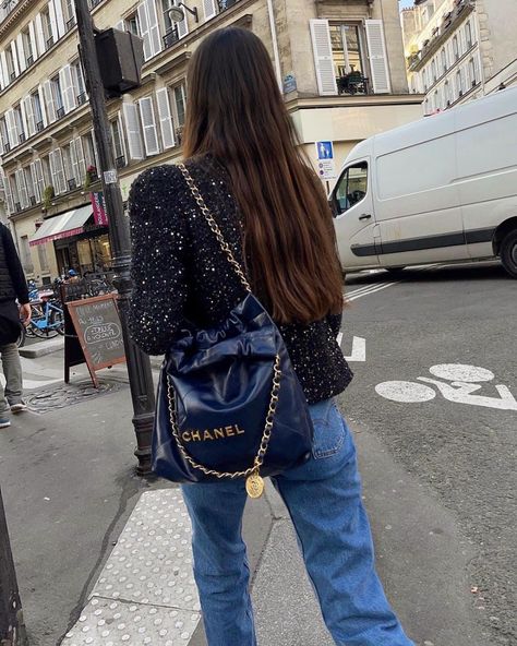 Leia Sfez, Chanel 22, Street Style Bags, Luxury Bags Collection, Daily Outfit Inspiration, Designer Shoulder Bags, 가을 패션, Fashion Mode, Parisian Style