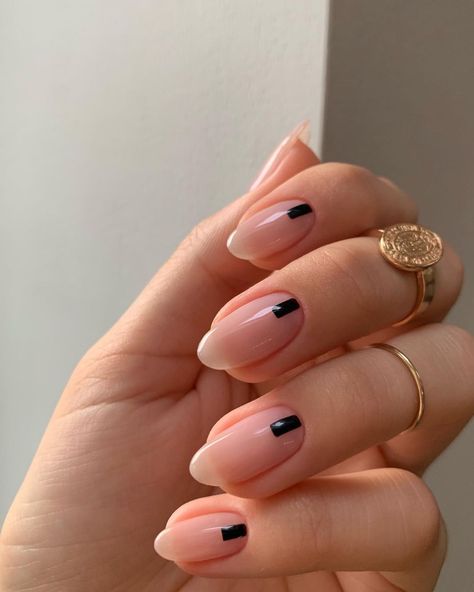 @isabelmaynails shared a photo on Instagram: “Minimal ◾️ ◼️ . Sometimes simple is better.... (only sometimes 🙈😜🥰) Prep- @navyprotools 🤍 Gels/Polish- @biosculpturegelgb custom minx of…” • Jan 18, 2021 at 9:22pm UTC Nail Design Glitter, Star Nail Art, Elegant Nail Designs, Nude Nail Designs, Minimal Nails, White Nail Designs, Metallic Nails, Black Nail, Spring Nail Art