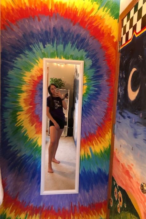 Tie Dye Wall Paint, Trippy Room Painting Ideas, Painting On Bedroom Walls Aesthetic, Trippy Mural Paintings, Indie Wall Painting, Trippy Wall Paintings Bedroom Easy, Trippy Painted Walls, Wall Murals Painted Abstract, Tye Dye Painting