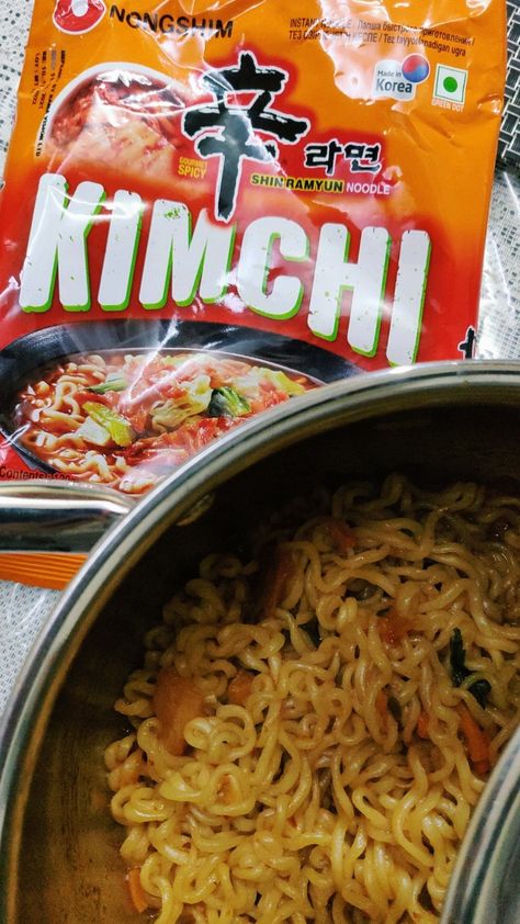 Nongshim Kimchi Ramyun - 7.5/10 Ramen Aesthetic, Kimchi Ramen, Korean Ramen, Vegetarian Snacks Recipes, Vegetarian Snacks, Snacks Recipes, List Ideas, Aesthetic Photos, Vintage Magazine