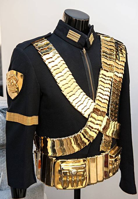 Michael Jackson's wardrobe on show in London Michael Jackson Jam, Michael Jackson Costume, Michael Jackson Outfits, Michael Jackson Jacket, Michael Jackson Merchandise, Michael Jackson Dangerous, Hee Man, London Gallery, Michael Jackson Quotes