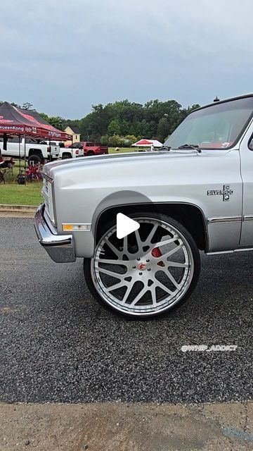 Sen/Whip on Instagram: "📽🎬 @bigboimel Rolling Into @shortbedshowdown Like This 💪🏾⚙️💿 #ShortbedShowdown #ChevyTruck #ShortBed #ShortBedon30s #C10Trucks #Silverado #CustomTrucks #CustomCars" Stepside Chevy, Obs Truck, Chevy Trucks Silverado, Short Bed, C10 Trucks, July 7, Chevy Silverado, Custom Trucks, Chevy Trucks