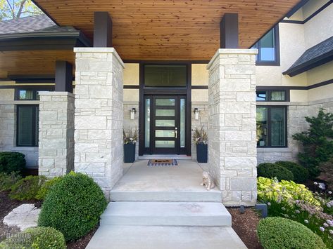 This "Rockwood Blend" is a mix of natural stone veneer with natural & sawn heights with colors of gray, silver, and white. Modern Exterior Design. #ExteriorDesign #StoneHouses #StoneVeneer #Architecture #HomeDesign #CustomHome #House Home Stone Exterior Ideas, Modern Exterior Chimney Ideas, White Stone And Wood House Exterior, White Exterior House With Stone, Modern Stone Home Exterior, White Stone Veneer Exterior, Stucco Panels Exterior, Grey Stone Exterior House Modern, White Exterior Stone