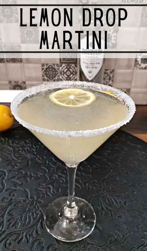 Lemon Drop Martini Cocktail & Shot Recipe - Foodiosity Florida Drinks, Vodka Mixed Drinks Recipes, Xmas Breakfast, Lemon Drop Recipe, Simple Cocktails, Vodka Mixed Drinks, Martini Recipes Vodka, Beach Recipes, Lemon Cocktail