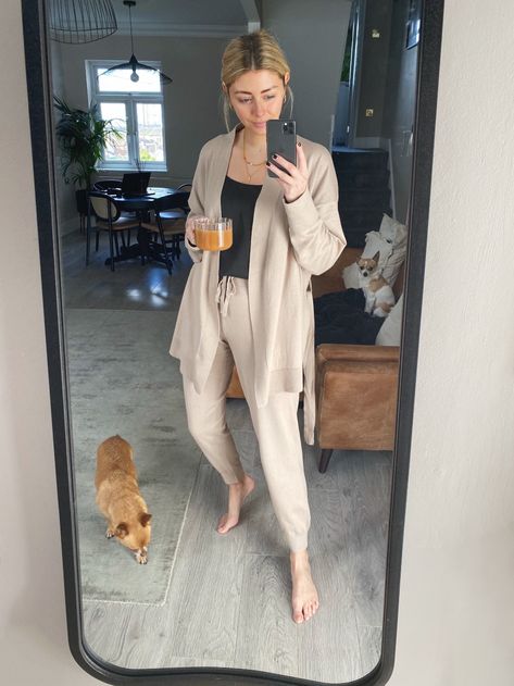 Outfit Ideas Comfy, Lounge Wear Stylish, Homewear Outfit, Work From Home Outfit Ideas, Nanny Outfit, Comfy Work Outfit, Emma Hill, Wfh Outfits, Work From Home Outfit