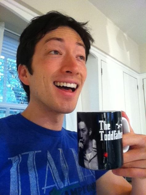 Todd Haberkorn - Oh you know the Todd Father ;) HOLY FRICKING CRAP!!!!!!! Roger Craig Smith, Todd Haberkorn, Happy 31 Birthday, Funny Google Searches, Voice Acting, Anime Crossover, Voice Actor, Manga To Read, Geek Out