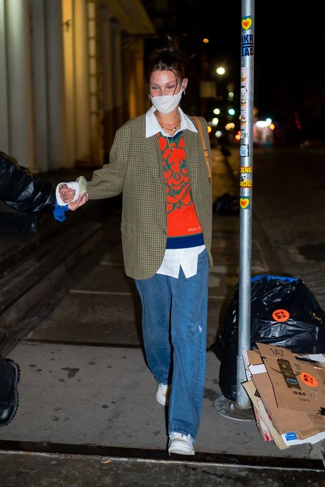 Layering Street Style, Berlin Street Style, Winter Outfits Street Style, Ugly Fashion, Berlin Fashion Street, Herzogin Von Cambridge, Bella Hadid Street Style, Sweater Vest Outfit, Off Duty Outfits