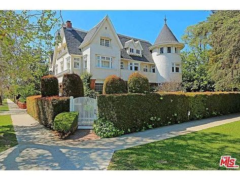 357 Lorraine Blvd, Los Angeles, CA 90020 | Zillow Cheaper By The Dozen, Victorian Mansions, Los Angeles Homes, Concrete Jungle, Old House Dreams, Celebrity Houses, Maine House, Victorian Homes, Lorraine