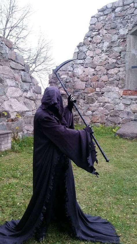 Grim Reaper Woman Costume, Grim Reaper Aesthetic, Grim Reaper Cosplay, Reaper Aesthetic, Reaper Cosplay, Grim Reaper Halloween Costume, Homemade Costumes For Kids, Halloween Reaper, Grim Reaper Costume