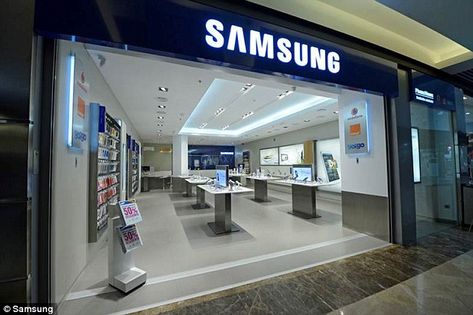 Samsung Store, Top Mobile Phones, Retail Store Interior Design, Shop Facade, Retail Banking, Spain Portugal, Best Mobile Phone, Electronic Shop, Phone Shop