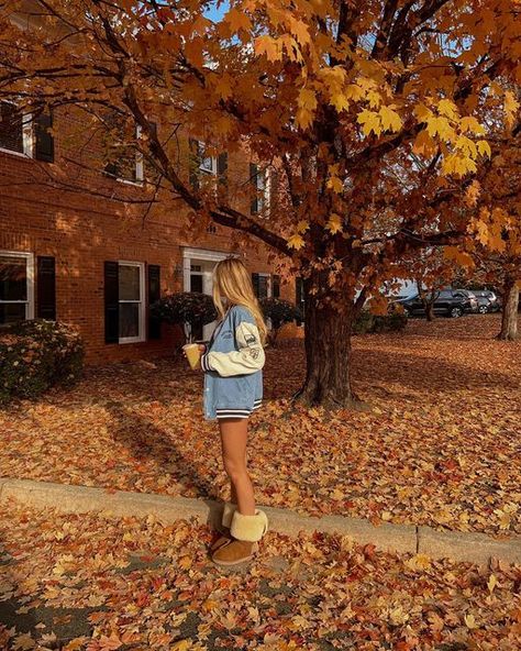 pacsun on Instagram: "iconic fall fits, seen here on our #pacfamily 🍂💫 which look is your fav? shop ‘em all now at the link in bio. 🎁" Fall Aesthetic Pictures, Studera Motivation, Fall Shoot, Fall Mood Board, Fall Mood, Fall Semester, Fall Bucket List, Pumpkin Spice Season, Fall Inspo