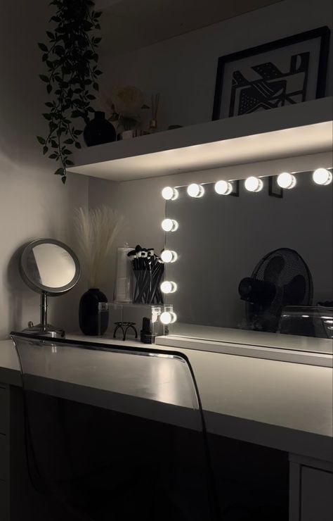 Black Desk White Room, Black And White Bedroom Ideas Cozy, Room Inspo Ideas, Mirror Desk, Desk Room, White Room Decor, Hollywood Mirror, Room Redesign, Interior Room