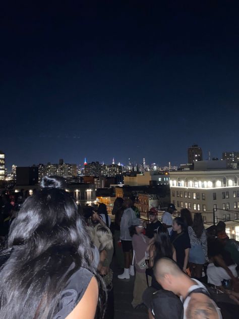 New York Rooftop Party, Bushwick Aesthetic, New York Aesthetic Brooklyn, Brooklyn Rooftop, Brooklyn Lifestyle, Nyc Rooftop Party, Rebrand Aesthetic, Brooklyn Ny Aesthetic, Brooklyn Night