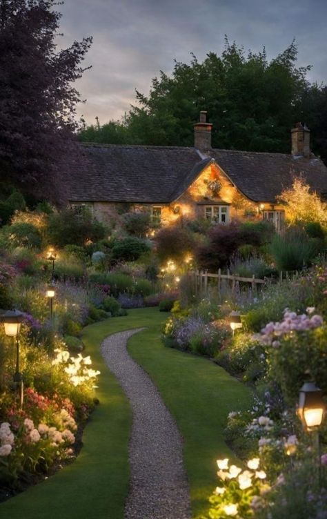 Long Cottage Garden, English Cottage Style Exterior, Cottage Garden Aesthetic, Garden Illumination, Garden Layout Design, English Style Garden, English Garden Ideas, Unique Landscaping, Cottage Garden Borders