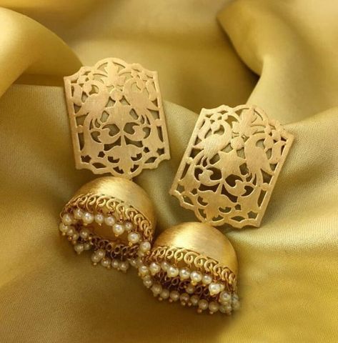 Jhumka Designs, Gold Jhumka Earrings, Indian Jewelry Earrings, Antique Jewellery Designs, Antique Engagement Ring, Indian Jewellery Design Earrings, Gold Rings Fashion, Bangles Jewelry Designs, Gold Jewelry Simple