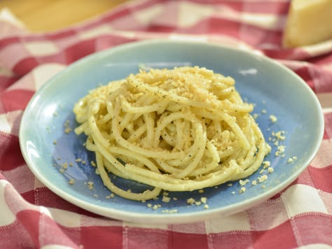 Cacio e Pepe | This is a good side dish. Try adding a little lemon to it. Geoffrey Zakarian, The Kitchen Food Network, Pasta Food Recipes, The Kitchen Recipes, Pasta Food, Drying Pasta, Recipes Pasta, Pasta Pasta, Pasta Pizza