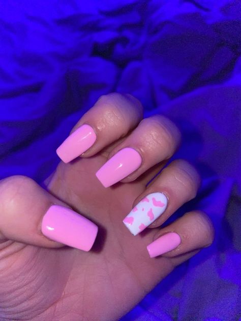 Pink and cow print long acrylic nails Acrylic Nails Drip Design, Pastel Pink Cow Print Nails, Short Pink Cow Print Nails, Pink Glitter Cow Print Nails, Valentines Cow Print Nails, Cowprint Nail Design Pink, Pink Cowgirl Nails Designs, Cow Print Valentine Nails, Pink Aesthetic Nails Acrylic