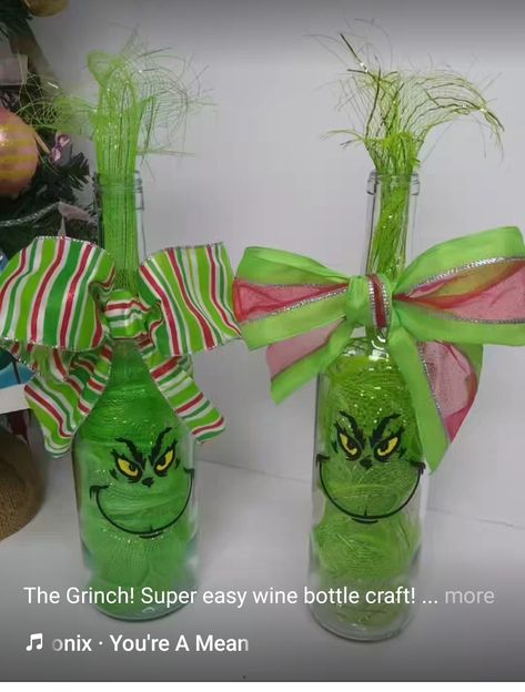 Grinch Bottle Crafts, Grinch Wine Bottle Diy, Grinch Wine Bottle, Grinch Ideas, Grinch Crafts, Christmas Decorations Diy Crafts, Grinch Christmas Decorations, Wine Bottle Covers, Wine Bottle Diy