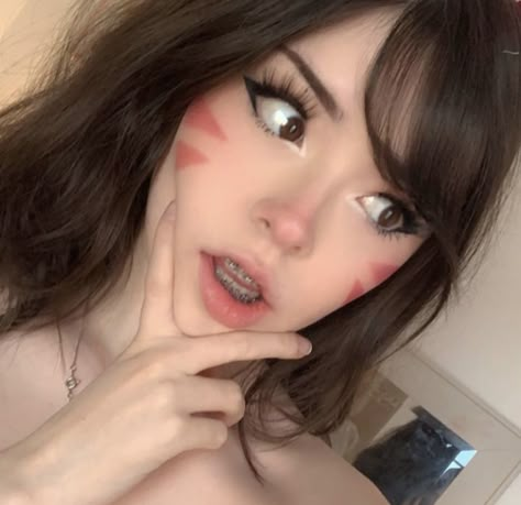 Belle Delphine, Side Bangs Hairstyles, Side Bangs, Commissions Open, Girl Icons, Hairstyles With Bangs, Makeup Inspo, Celebrities Female, Art Girl