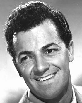 Cornel Wilde, the handsome actor/director who earned an Oscar nomination for 1945's "A Song to Remember" and also starred in such films as the terrific 1955 film noir "The Big Combo," died on this date in 1989 just three days after his 74th birthday http://projects.latimes.com/hollywood/star-walk/cornel-wilde/ Old Hollywood Movies, Classic Movie Stars, Old Hollywood Stars, Character Actor, Hollywood Star, Hollywood Walk Of Fame, Walk Of Fame, Golden Age Of Hollywood, Hollywood Actor