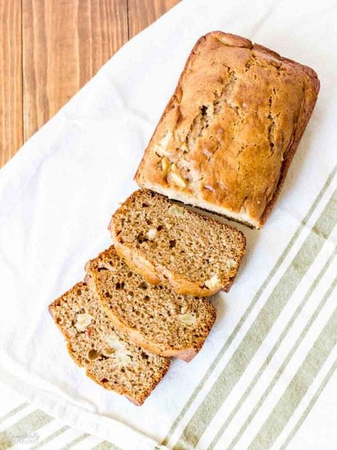 Spiced Apple Bread, Cake Mix Banana Bread, Moist Apple Cake, Recipes Using Cake Mix, Apple Bread Recipe, Pumpkin Spice Bread, Apple Spice Cake, Apple Cinnamon Bread, Spice Bread