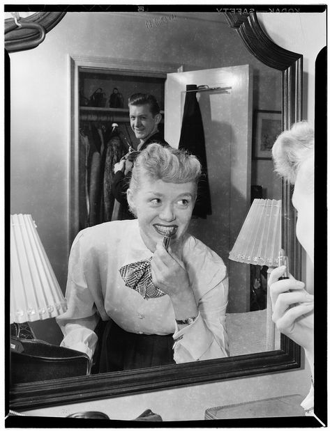 June is looking in the mirror while putting on lipstick in preparation for a show. Taken in Washington, DC. June Christy, Jazz Singer, Radio Waves, Cafe Society, Old Sheet Music, Jazz Artists, Jazz Musicians, Look In The Mirror, Library Of Congress