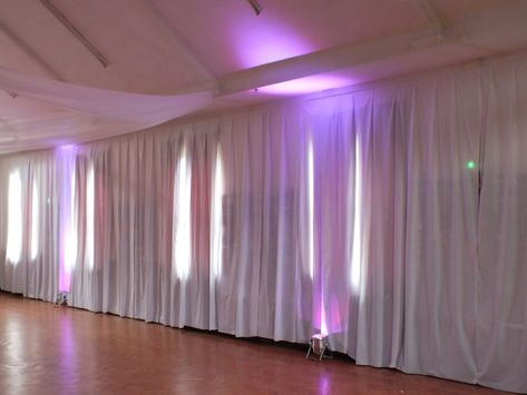 Transform An Ugly Reception Venue With These DIY Tricks - Wedding Planning Ideas By WeddingFanatic Gym Wedding Reception, Draping Wedding Reception, Wedding Reception Rooms, Diy Drapes, Wall Drapes, Draping Wedding, Event Planning Decorations, Pipe And Drape, Diy Event