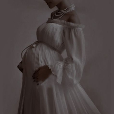 Historical Pregnant Dress, 1800s Maternity Dress, Pregnant Queen Aesthetic, Pregnant Dress Aesthetic, Pregnant Princess Aesthetic, Fantasy Maternity Dress, Royal Pregnancy Aesthetic, Pregnancy Outfits Aesthetic, Magical Dresses Fairytale