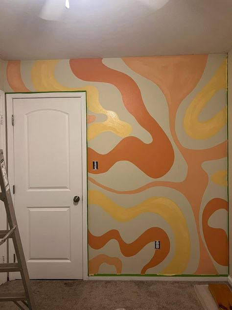 Squiggle Accent Wall, Squiggly Wall Paint, Aesthetic Wall Paint, Funky Bedroom Wall Paint Ideas, Swirly Wall Paint, Wall Paint Art, Wall Squiggle Paint, Accent Wall Squiggle, Room Murals