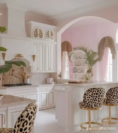 Hollywood Mansion, 80s Interior Design, 80s House, Dream House Aesthetic, 80s Interior, Dream Bedroom Inspiration, Dream Life House, Dream Apartment Decor, Future Apartment Decor