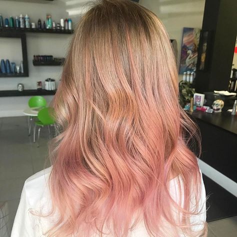 Pink Hair Tips, Champagne Hair, Tan Skin Blonde Hair, Light Pink Hair, Pink Blonde Hair, Pastel Pink Hair, Hair Color Pink, Hair Trend, Pastel Hair