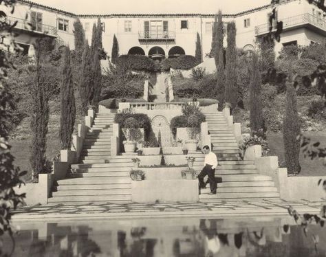 Hollywood Bungalow, Old Hollywood Homes, Hollywood Mansion, Garden Of Allah, Beverly Hills Mansion, Los Angeles Neighborhoods, Buster Keaton, Hollywood Homes, Ocean House