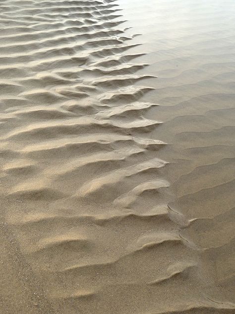 Sand Ripples, Ephemeral Art, Driftwood Beach, I Love The Beach, Water Ripples, Pacific Beach, Shades Of Beige, Sand And Water, Surfing Waves